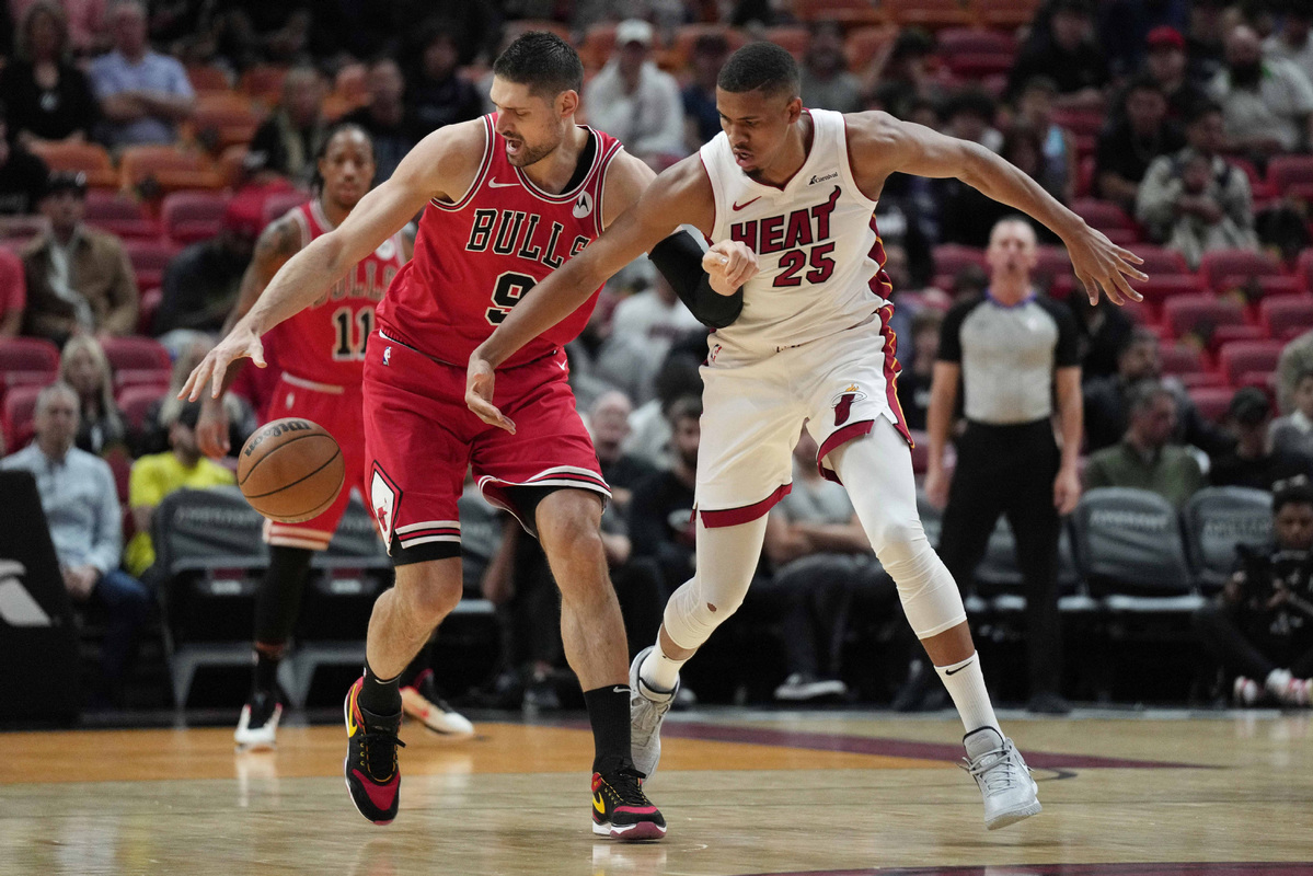 Bulls open 25-point first-quarter lead in Miami, team's largest since Jordan era