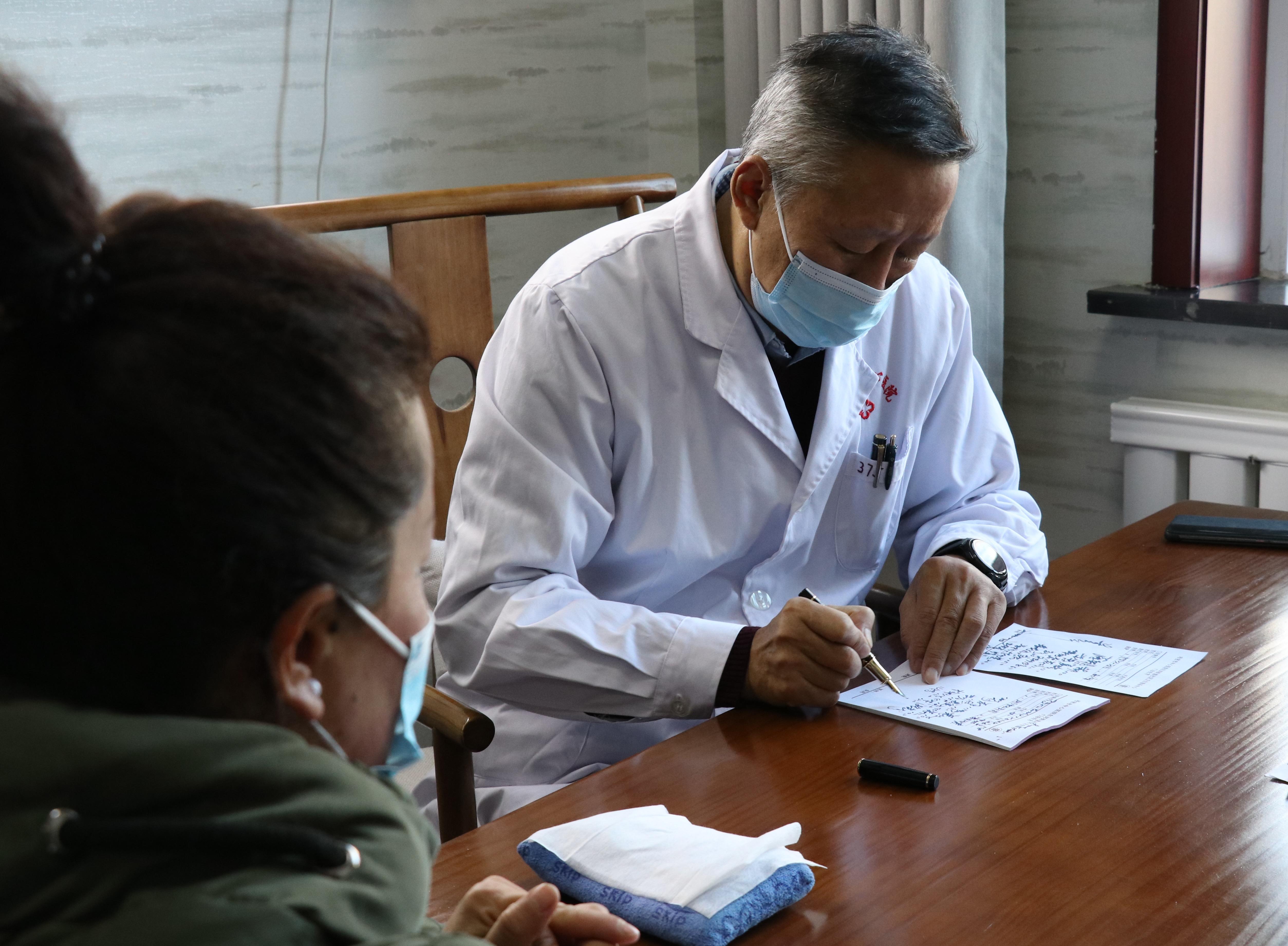 Grassroots healthcare empowers Xinjiang residents(图2)