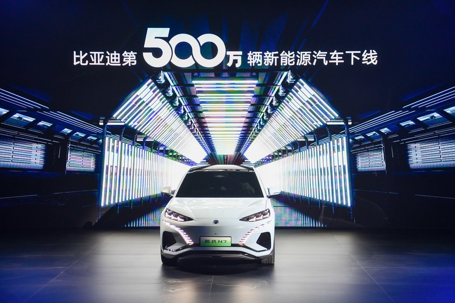 Chinas BYD becomes worlds top pure electric vehicle seller in Q4(图1)