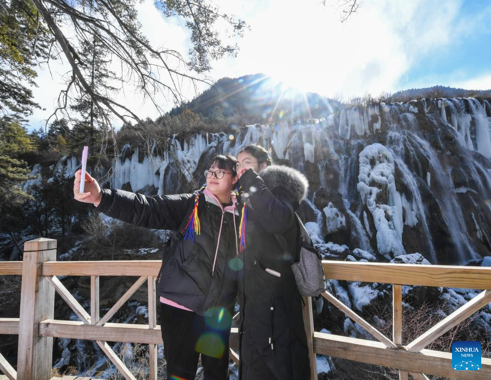 Intl tourism festival featuring frozen waterfalls opens at Jiuzhaigou National Park(图1)