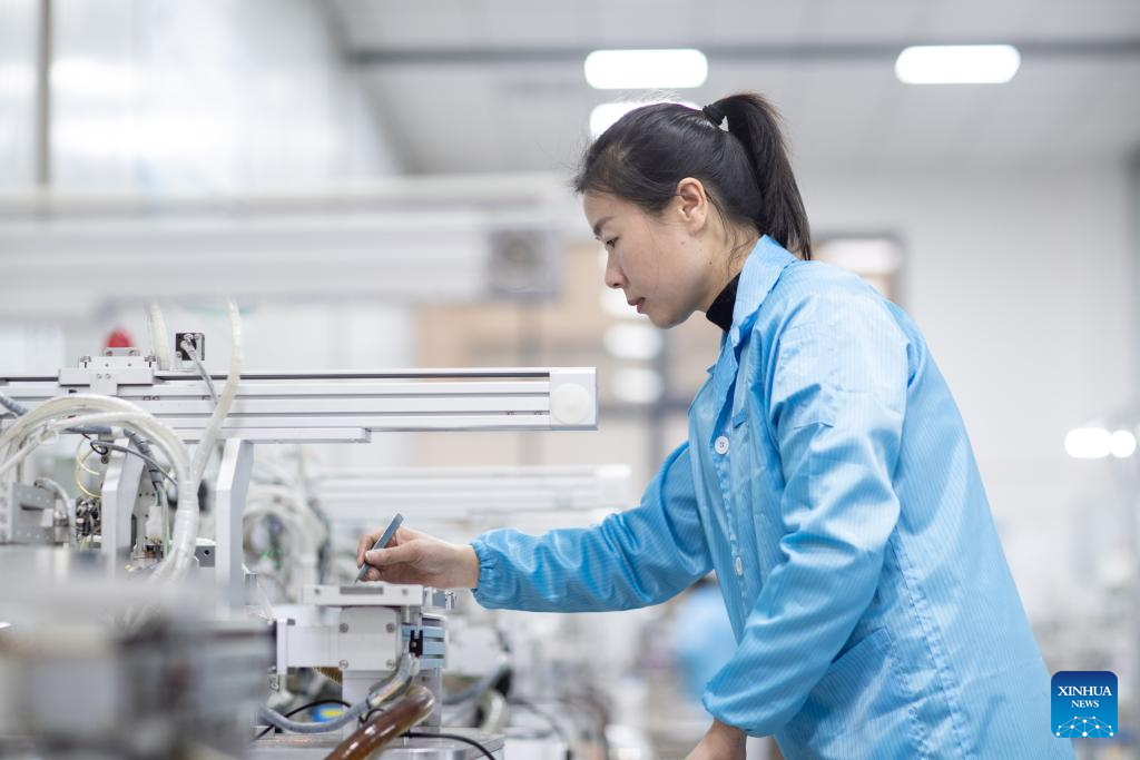 Enterprises across China ratchet up production in new year(图1)