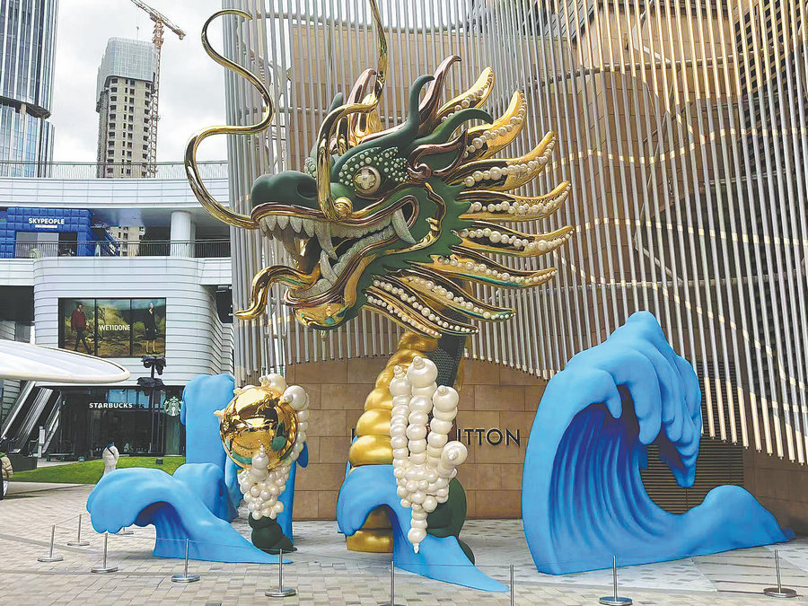 Dragons fly high throughout the city(图1)