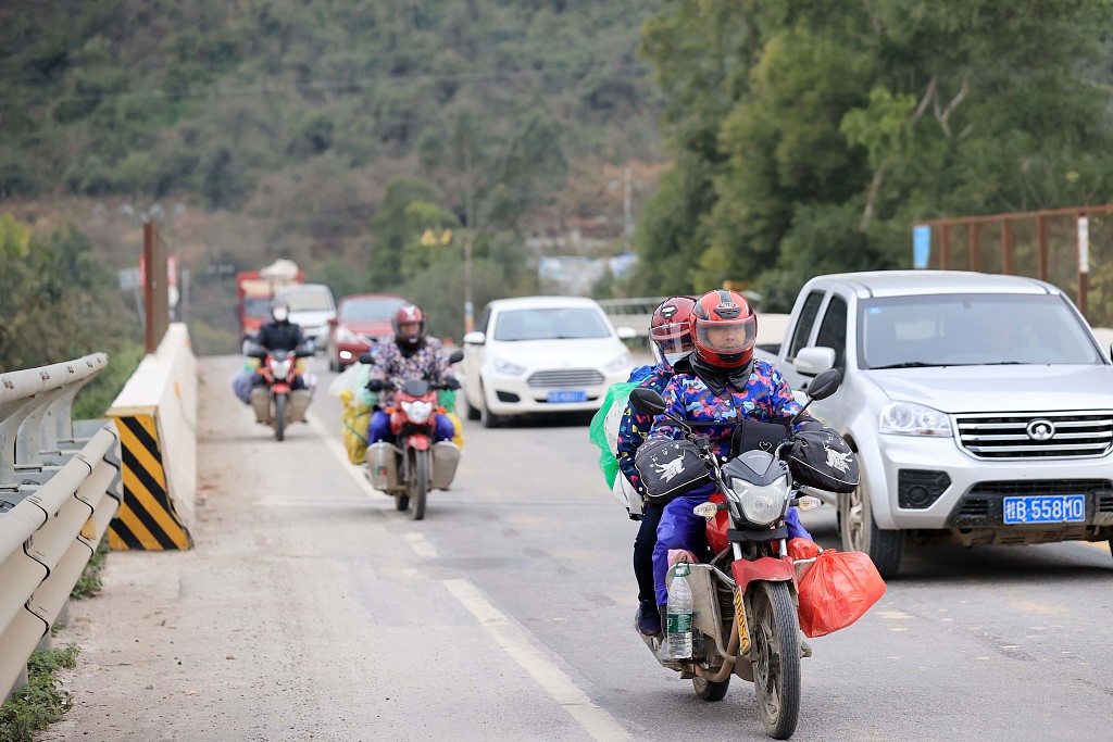 Workers enjoy more benefits on the road(图1)