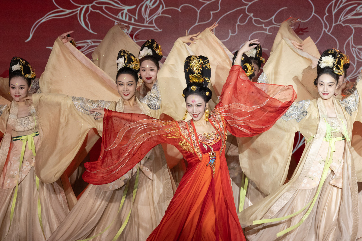 Diverse celebrations held across Europe to welcome Chinese New Year(图1)