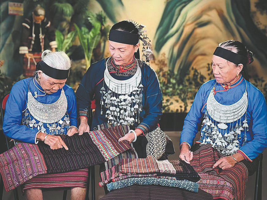 Ethnic Li brocade stitches together history and elegance(图1)