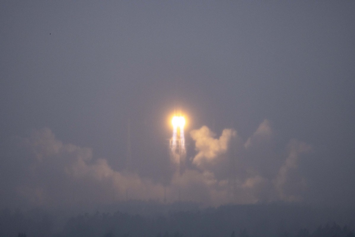 Maneuver puts Change 6 probe in lunar orbit(图1)