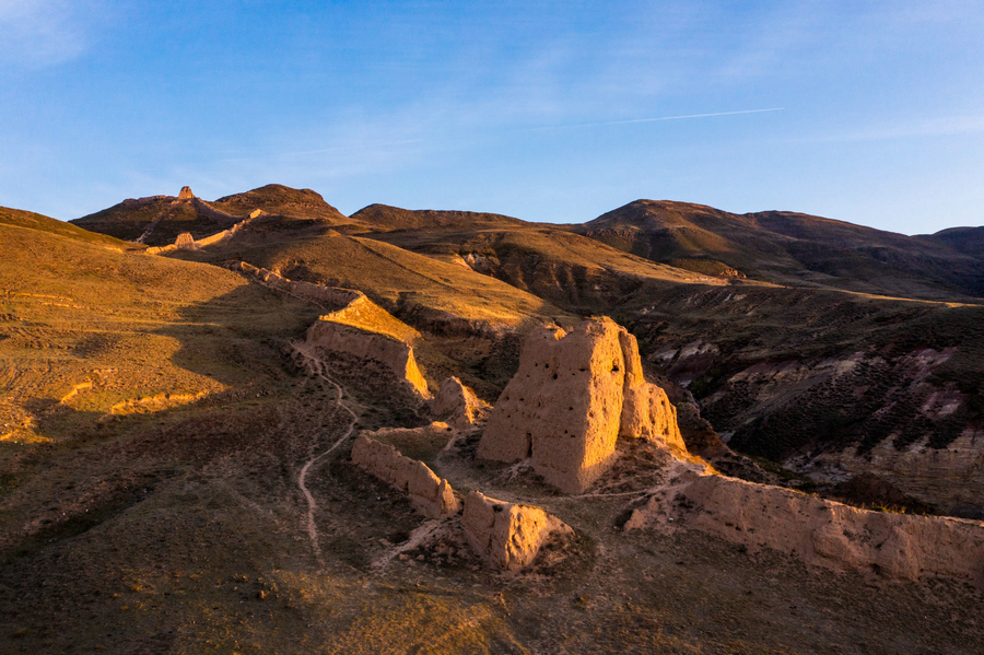 The Datong Great Wall, a UNESCO World Cultural Heritage site(图1)