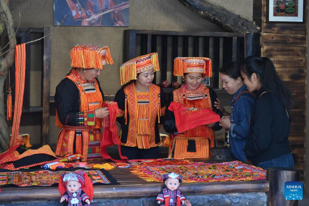 Cultural activities boost unity, common dev't of all ethnic groups in Guangxi