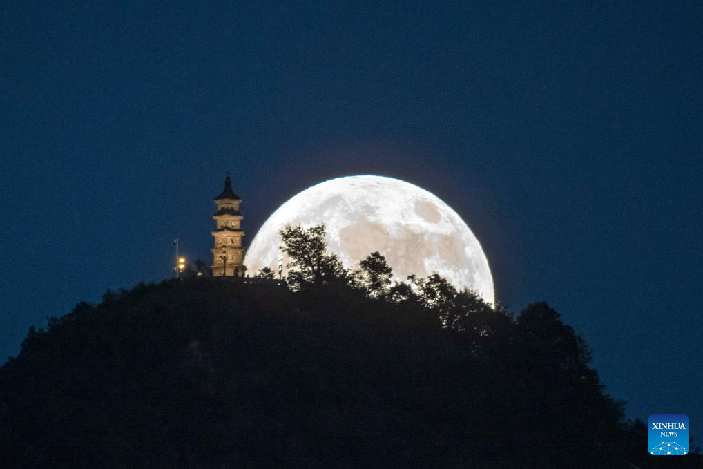 Full moon shines on night of Mid-Autumn Festival in China(图5)