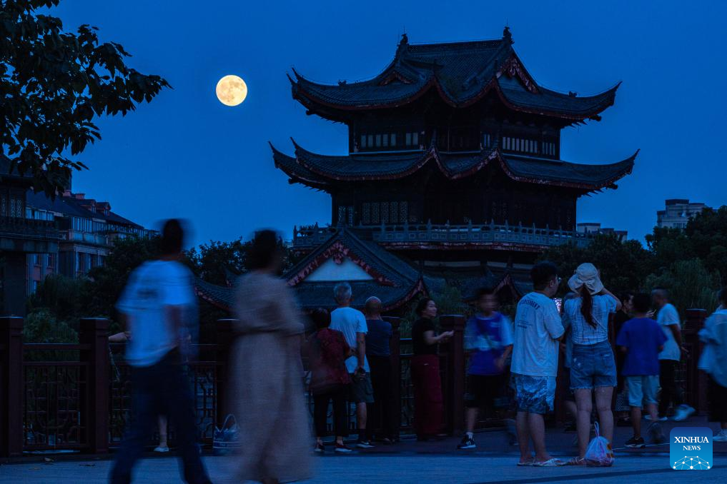 Full moon shines on night of Mid-Autumn Festival in China(图6)