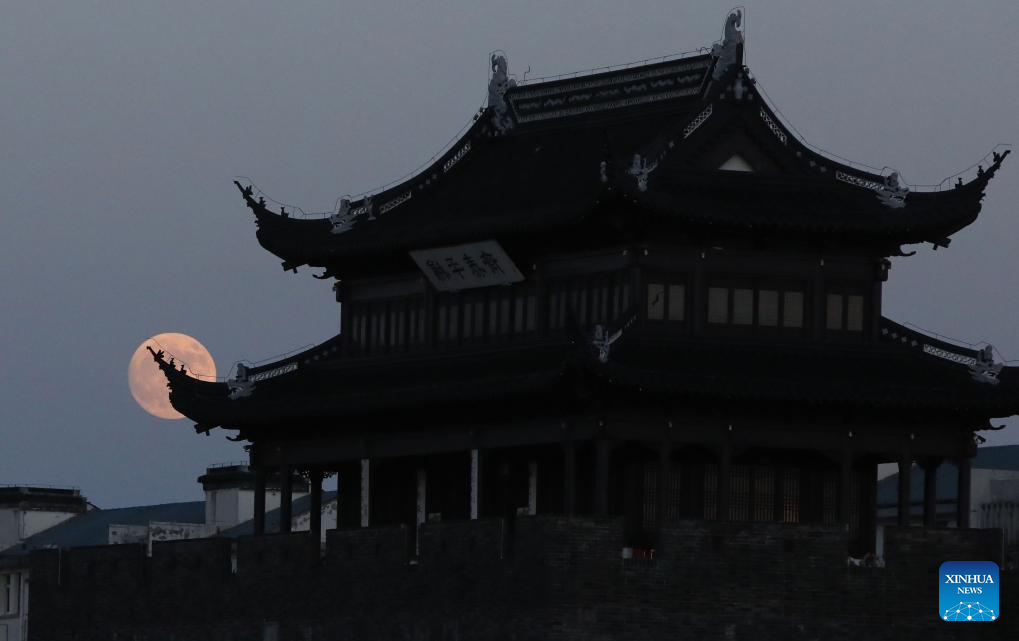 Full moon shines on night of Mid-Autumn Festival in China(图14)