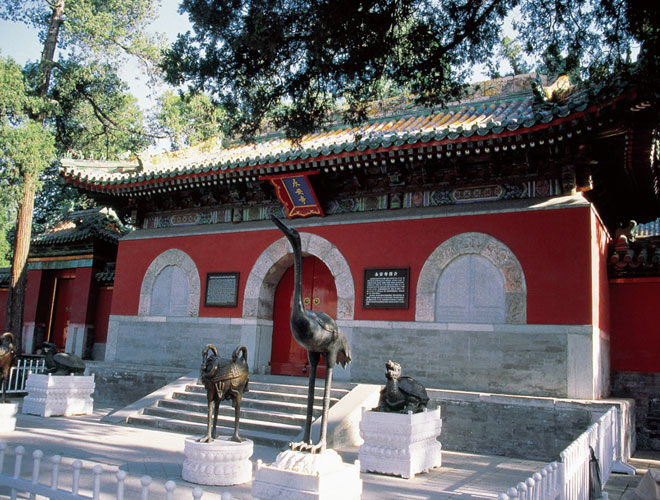 Temple of Eternal Peace (Yong’an) is situated at the southern edge of White Dagoba Hill.