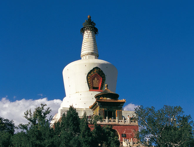White Dagoba - Built in 1651, this 35.90-meter-tall dagoba was damaged twice by earthquakes in 1679 