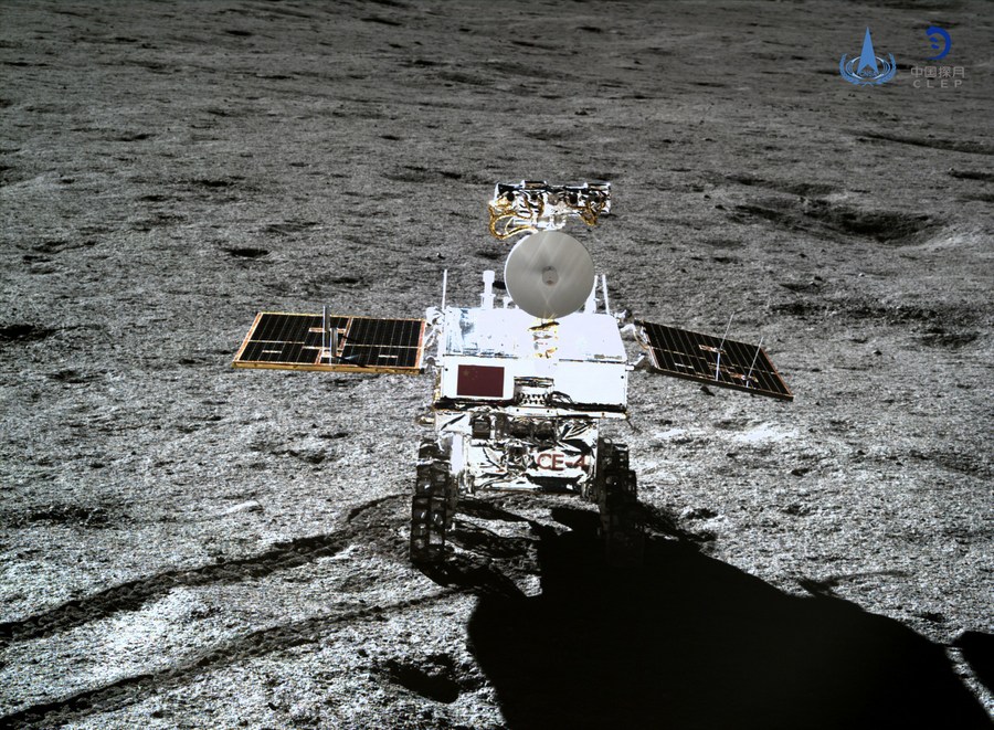 Meteorite remnants on moon may reveal water(图1)